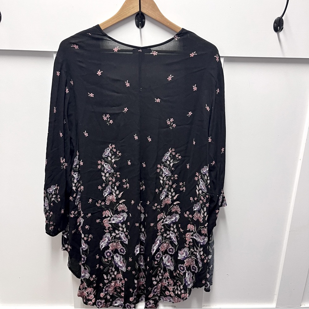 Torrid black‎ floral cardigan size 1/2